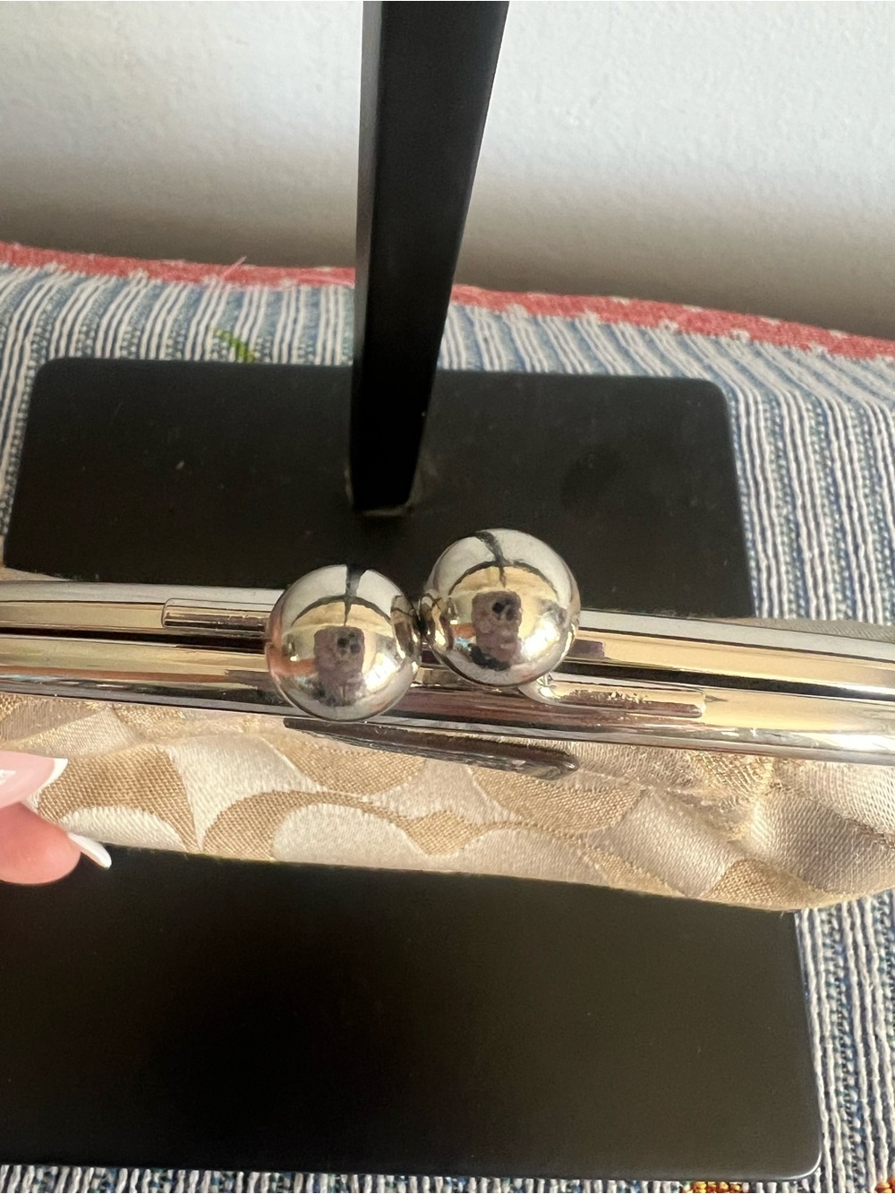 Coach Mini Poppy Signature Small Kiss-Lock Purse - Picture 4 of 13